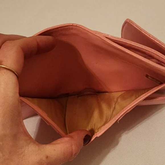 Chanel Caviar Compact Pink Leather Wallet - Picture 7 of 10